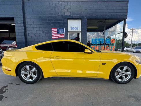 Used 2017 Ford Mustang Coupe RWD image 8