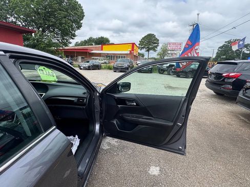 Used 2017 Honda Accord LX image 15
