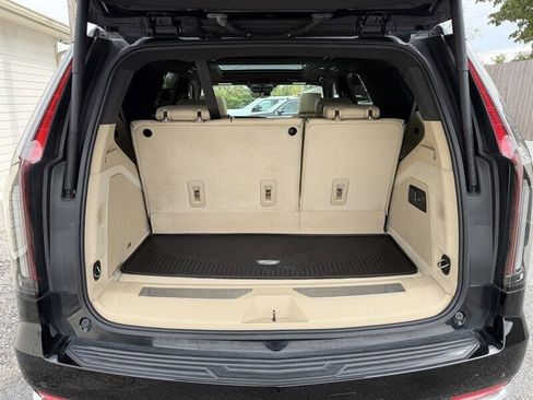 Used 2021 Cadillac Escalade Premium Luxury image 27