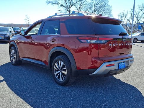 Used 2024 Nissan Pathfinder SL AWD/4WD image 4