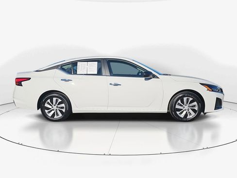 Used 2025 Nissan Altima 2.5 S image 3