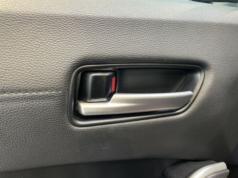 Used 2023 Toyota Corolla Cross XLE w/ Convenience Package image 15