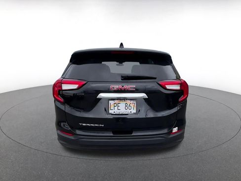 Used 2024 GMC Terrain SLE FWD image 12