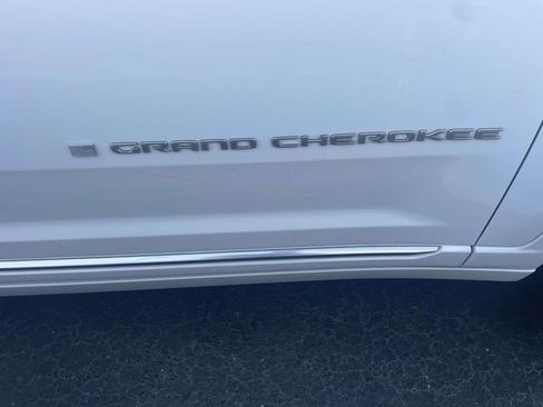 Used 2025 Jeep Grand Cherokee Summit image 14