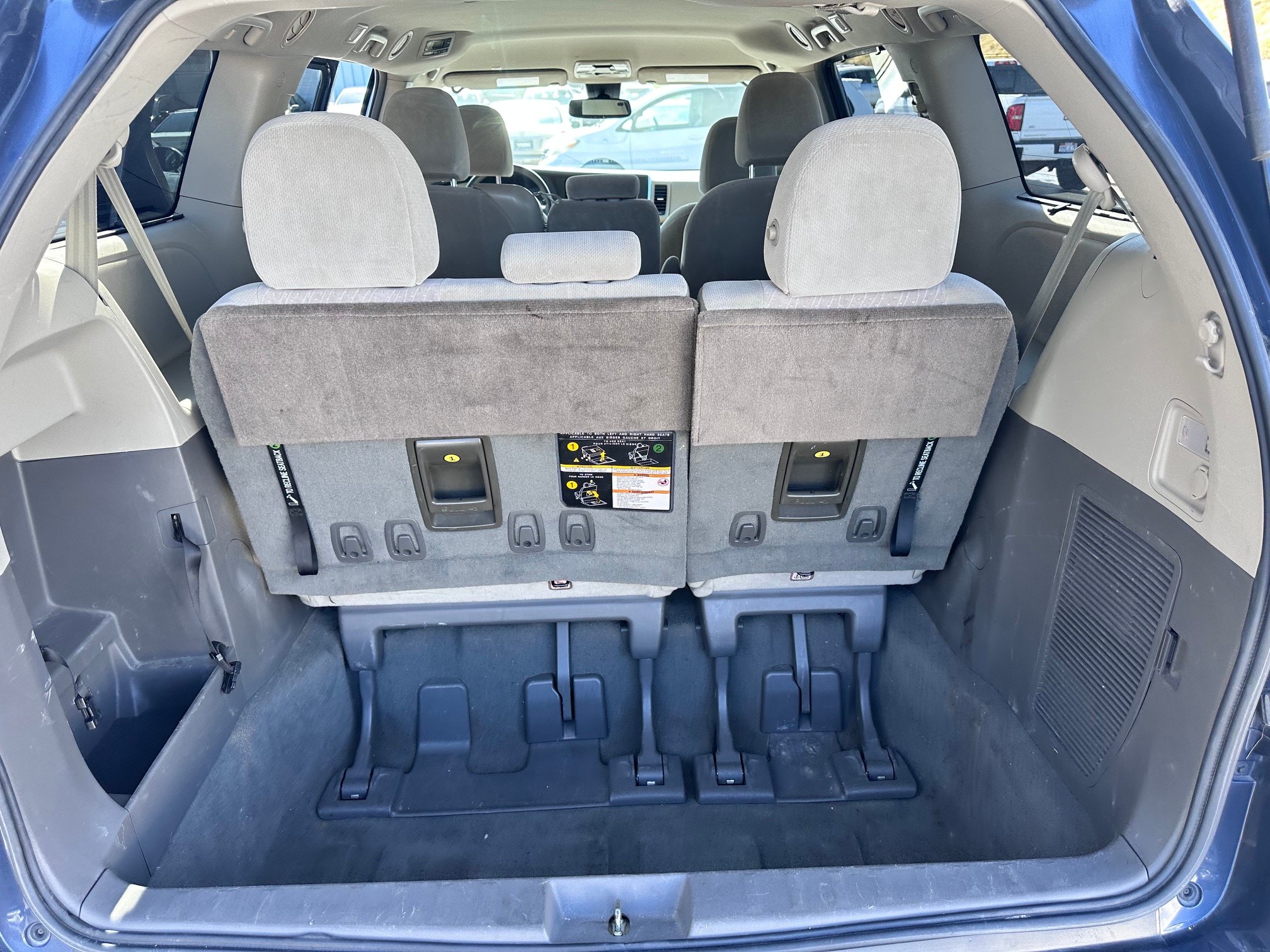 Used 2019 Toyota Sienna LE w/ Protection Package FWD image 9