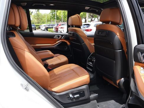 Used 2021 BMW X7 M50i AWD/4WD image 40
