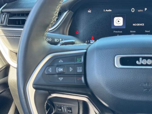 Used 2024 Jeep Grand Cherokee Altitude image 16