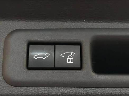 Used 2025 Toyota Sequoia Platinum AWD/4WD image 9