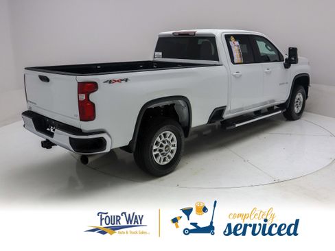 Used 2025 Chevrolet Silverado 3500 LT w/ Convenience Package AWD/4WD image 4