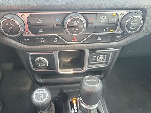 Used 2024 Jeep Gladiator Sport AWD/4WD image 15