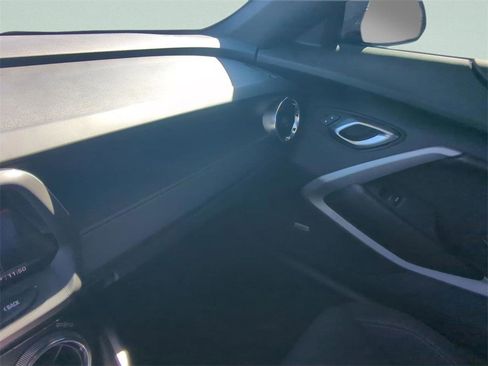 Used 2022 Chevrolet Camaro LT w/ Technology Package image 17
