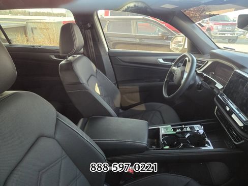 Used 2024 Volkswagen Atlas Cross Sport SE image 9