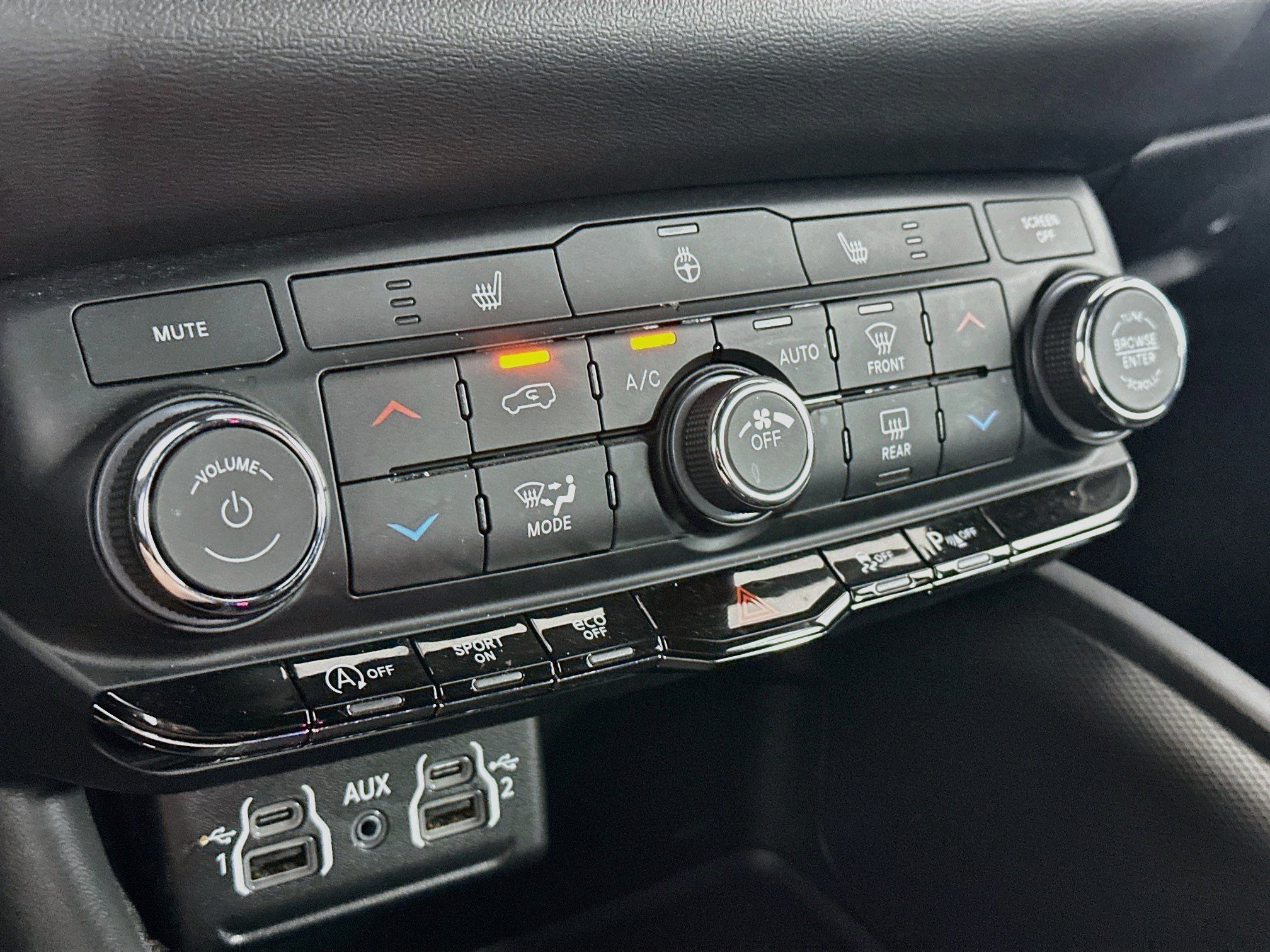 Used 2025 Dodge Durango GT RWD image 24
