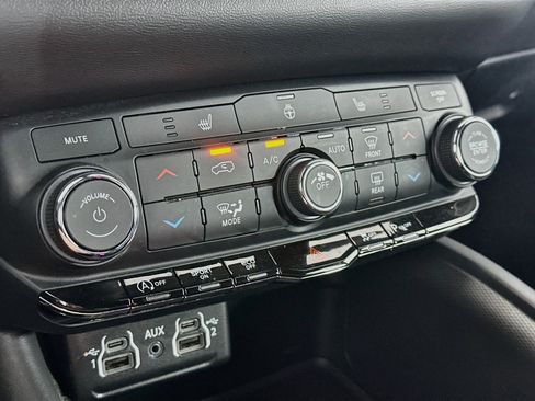 Used 2025 Dodge Durango GT RWD image 24