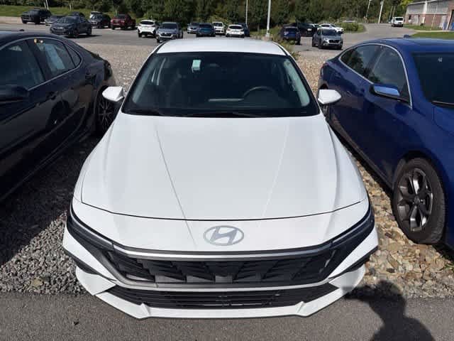 Used 2024 Hyundai Elantra SEL FWD image 2