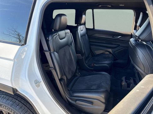 Used 2024 Jeep Grand Cherokee L Laredo image 33