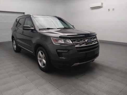 Used 2018 Ford Explorer XLT image 13