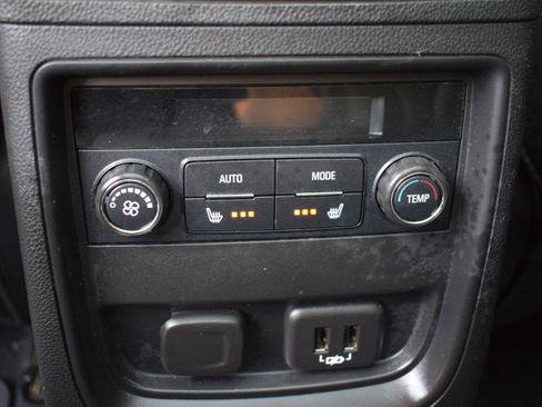 Used 2019 Buick Envision Essence AWD/4WD image 39