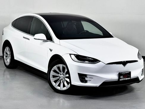 Used 2018 Tesla Model X 75D image 3