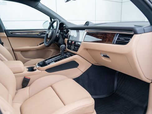 New 2026 Porsche Macan image 26