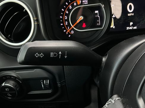 Used 2025 Jeep Gladiator Sport image 35