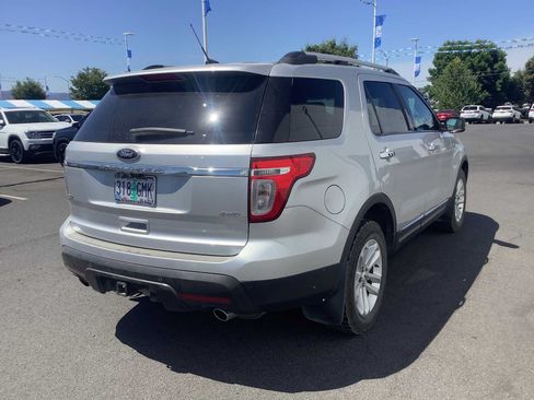 Used 2014 Ford Explorer XLT w/ Equipment Group 202A AWD/4WD image 6