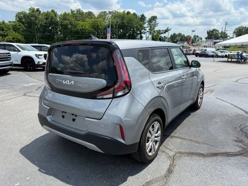 Used 2024 Kia Soul LX FWD image 4