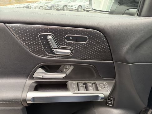 Used 2026 Mercedes-Benz GLB 250 4MATIC image 14