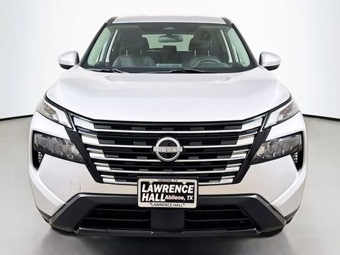 Used 2024 Nissan Rogue SV image 2