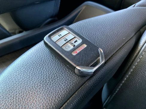 Used 2020 Honda Pilot Touring image 14