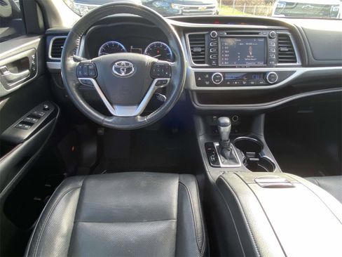 Used 2019 Toyota Highlander AWD V6 image 10
