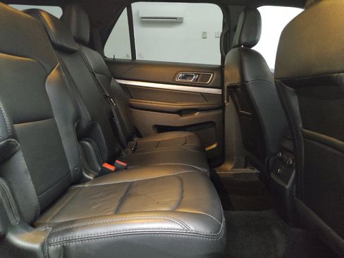 Used 2018 Ford Explorer XLT w/ Equipment Group 202A FWD image 19