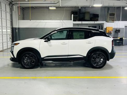 New 2026 Nissan Kicks SR FWD image 13