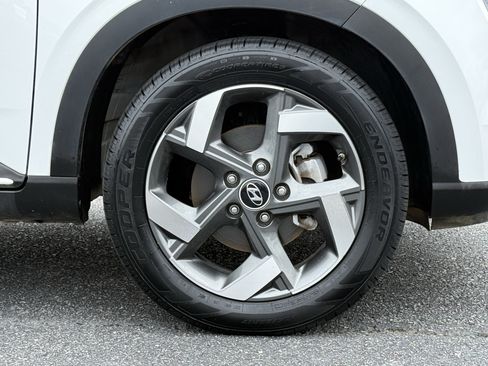 Used 2024 Hyundai Venue Limited FWD image 13