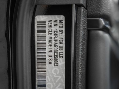 New 2025 Jeep Grand Cherokee Laredo X w/ Luxury Tech Group I image 37