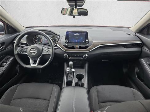 Used 2025 Nissan Altima 2.5 SV FWD image 16