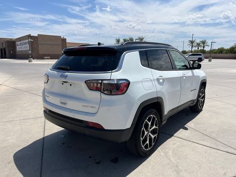 Used 2025 Jeep Compass Limited AWD/4WD image 9