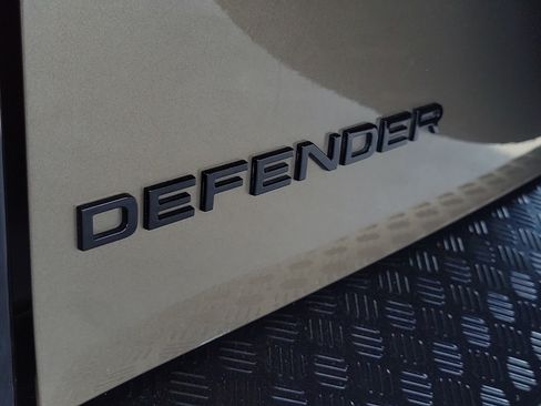 Used 2023 Land Rover Defender 110 X AWD/4WD image 7