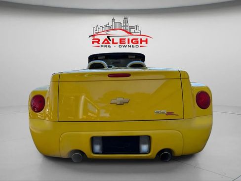 Used 2004 Chevrolet SSR w/ Preferred Equipment Group image 6