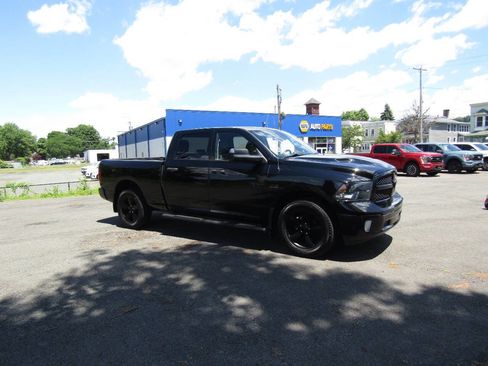 Used 2022 RAM 1500 Classic SLT AWD/4WD image 8