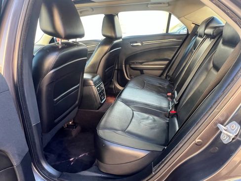 Used 2017 Chrysler 300 C RWD image 28