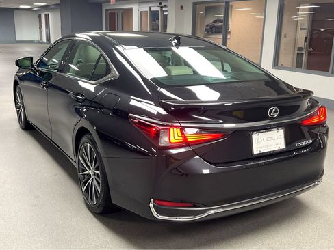 Used 2025 Lexus ES 300h w/ Premium Package FWD image 5