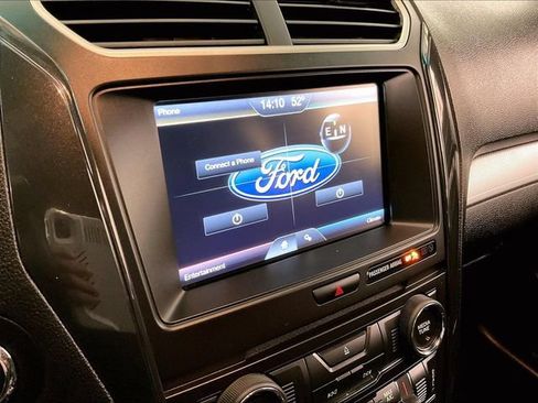 Used 2016 Ford Explorer XLT w/ Equipment Group 201A AWD/4WD image 21