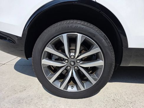 Used 2025 Land Rover Discovery Dynamic SE AWD/4WD image 18