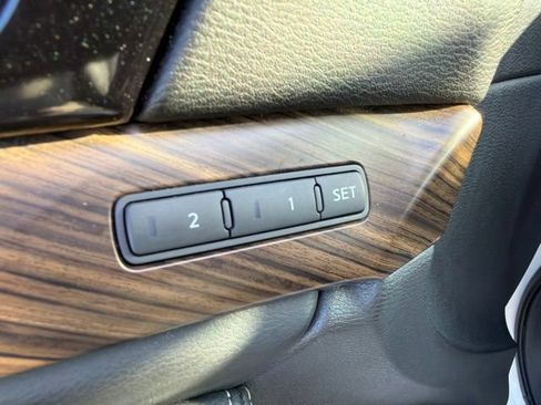 Used 2016 Nissan Maxima Platinum FWD image 20