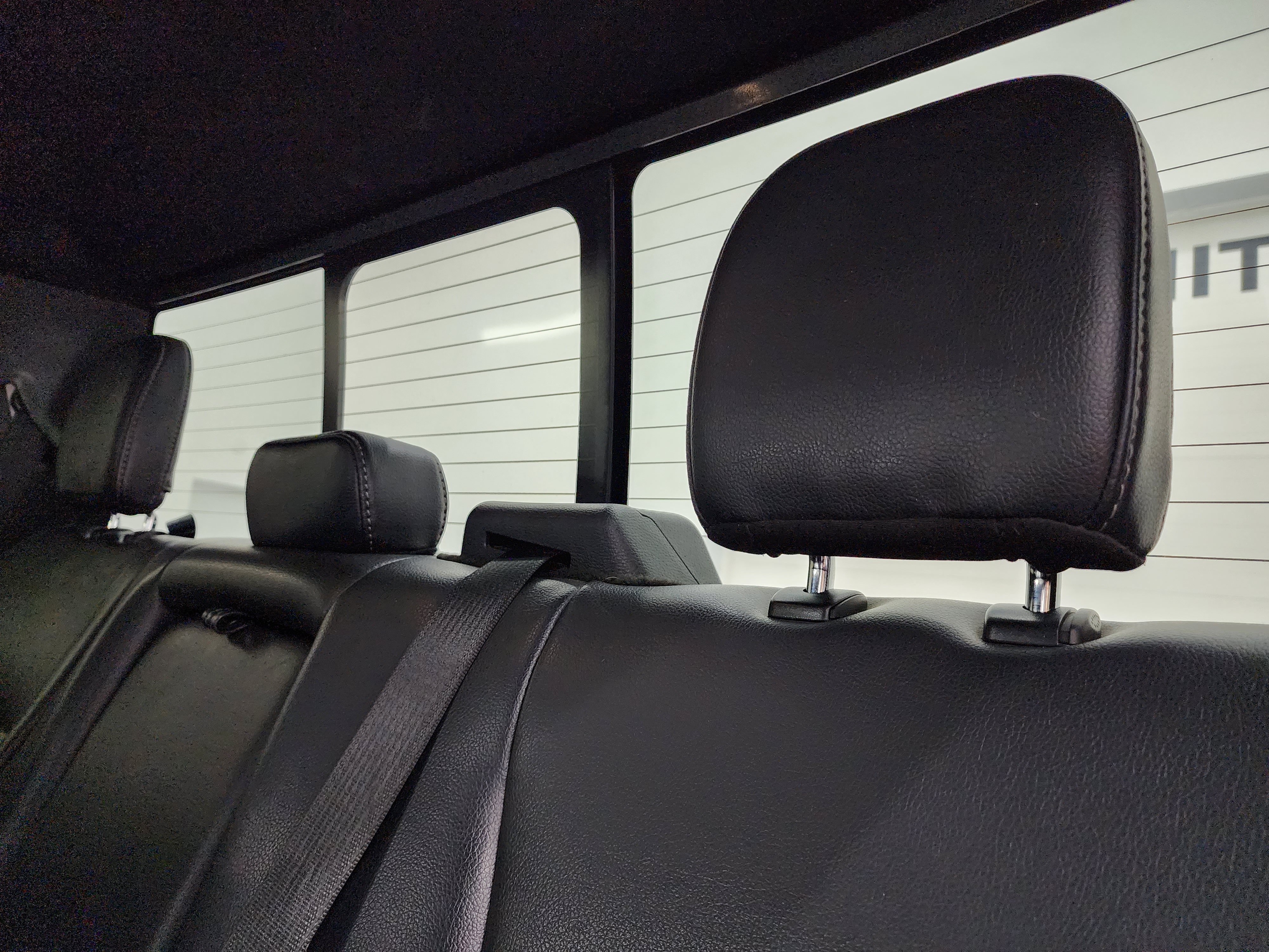 Used 2022 Ford F350 Lariat w/ Black Appearance Package AWD/4WD image 36