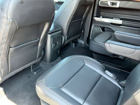Used 2023 Ford Explorer XLT w/ Equipment Group 202A AWD/4WD image 18