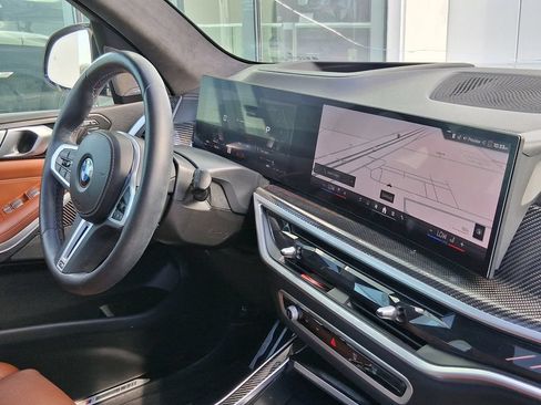 Used 2025 BMW X7 M60i AWD/4WD image 18