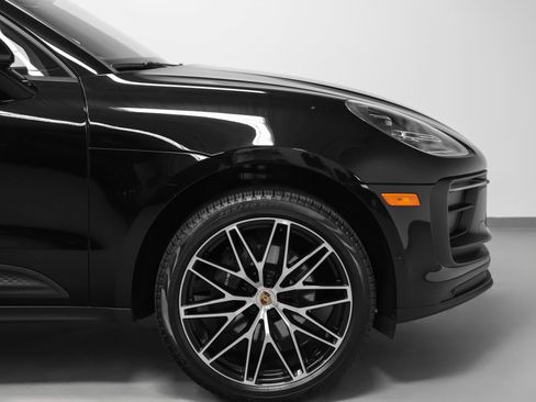 Certified 2023 Porsche Macan image 15