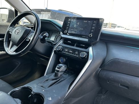 Used 2021 Toyota Venza LE w/ Carpet Mat Package (TMS) AWD/4WD image 14